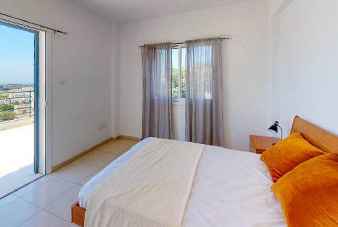 2-Bedroom Apartment with a Private Roof Terrace
