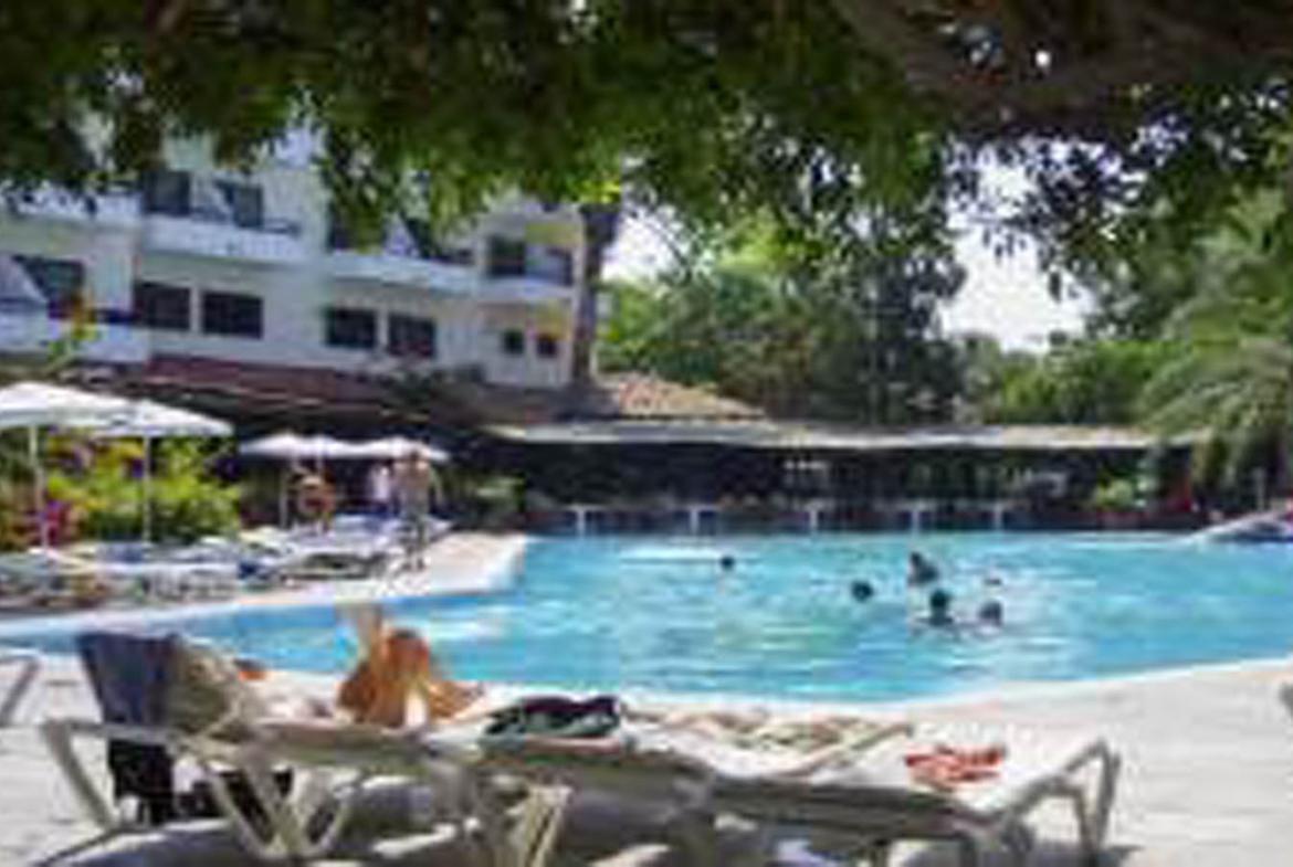 Bright Fully Furnished 2-Bedroom Apartment Close to the Sea