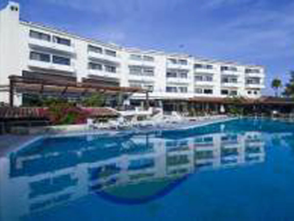 Bright Fully Furnished 2-Bedroom Apartment Close to the Sea