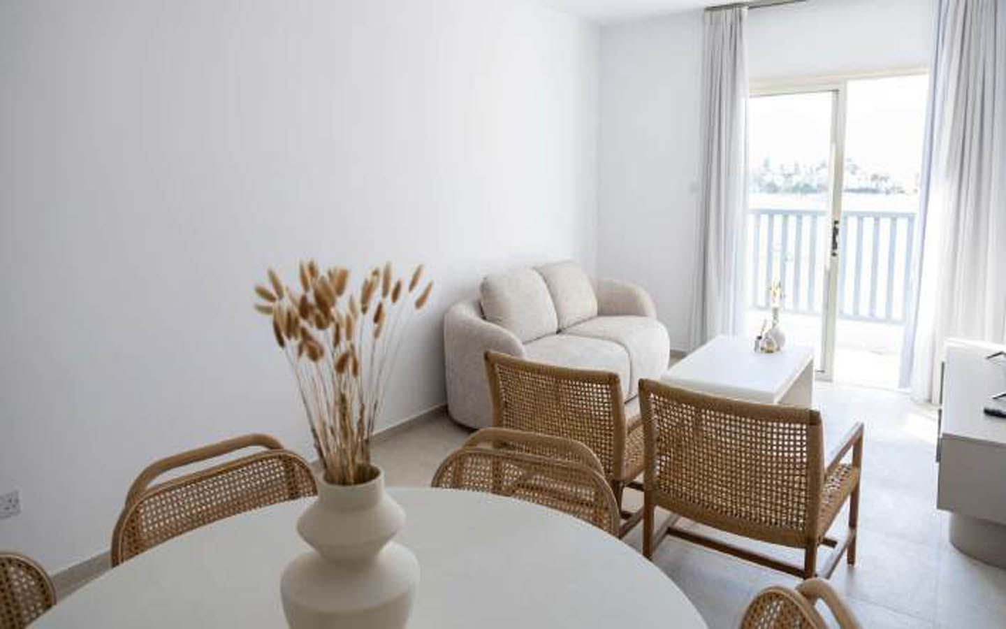 Bright Fully Furnished 2-Bedroom Apartment Close to the Sea