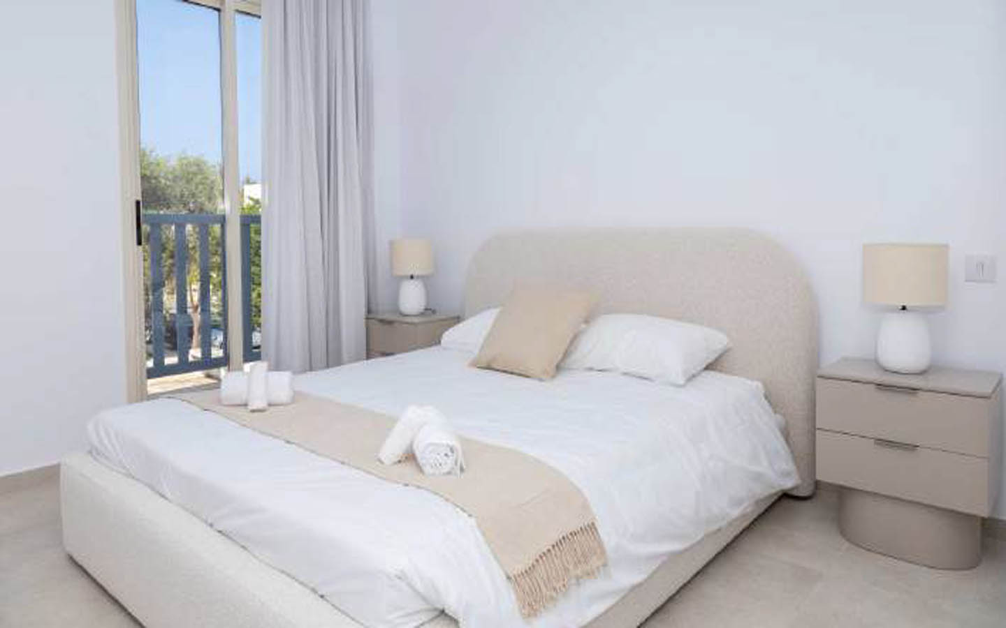 Bright Fully Furnished 2-Bedroom Apartment Close to the Sea