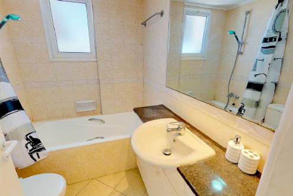 2-Bedroom Apartment with a Private Roof Terrace