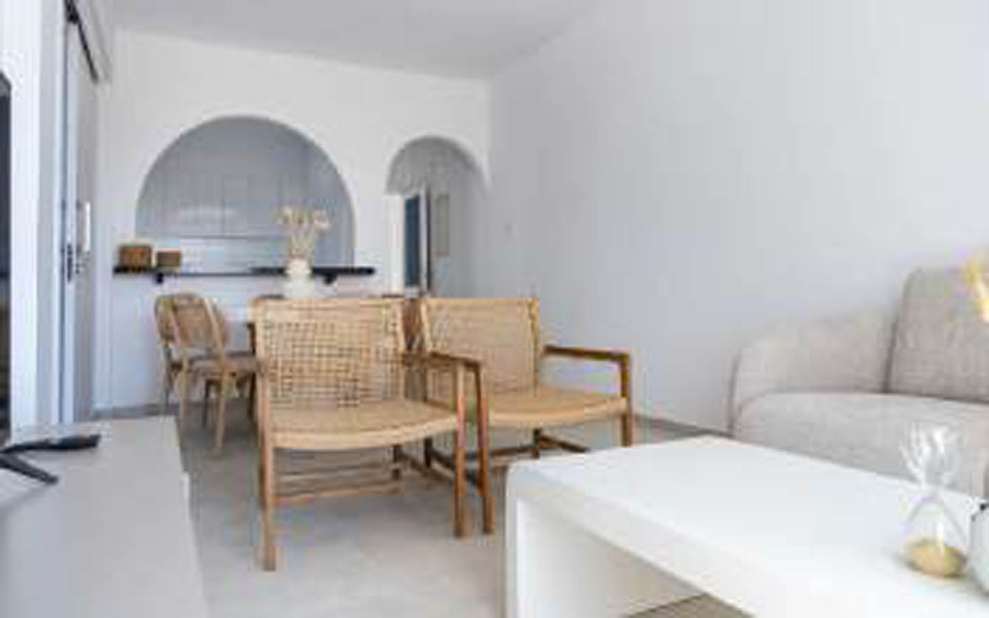 Bright Fully Furnished 2-Bedroom Apartment Close to the Sea