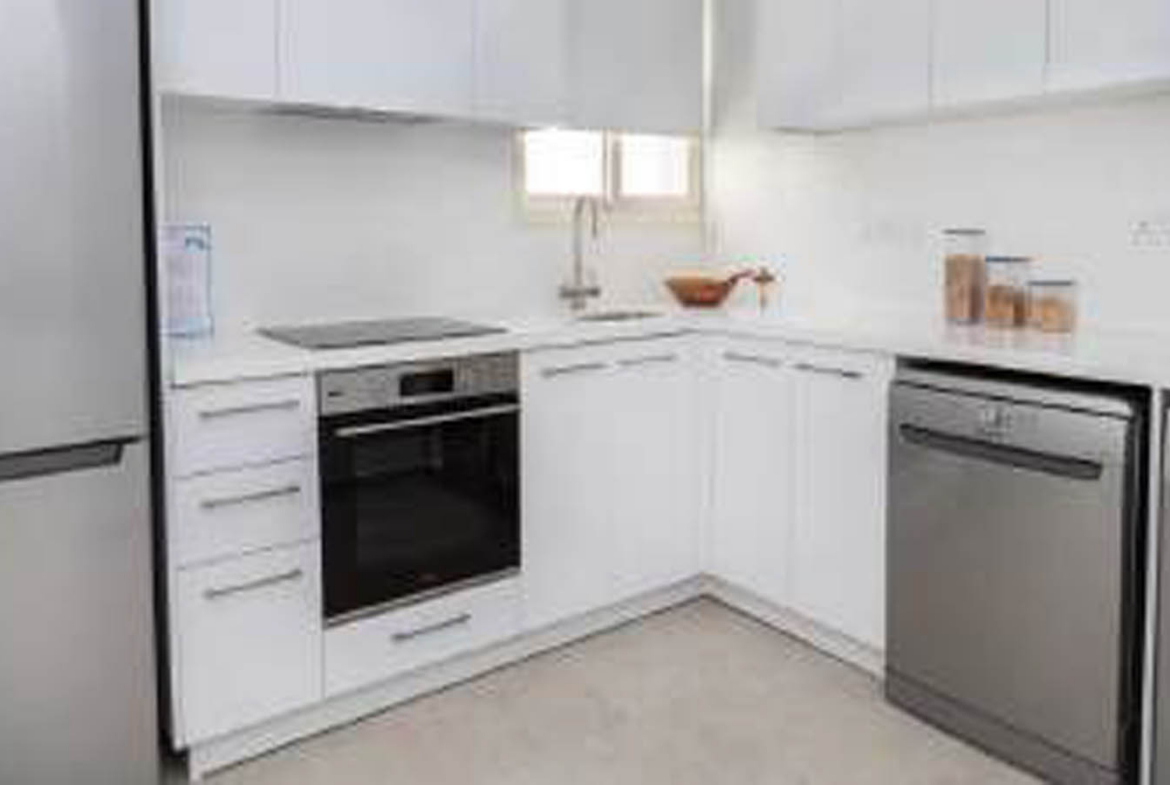 Bright Fully Furnished 2-Bedroom Apartment Close to the Sea