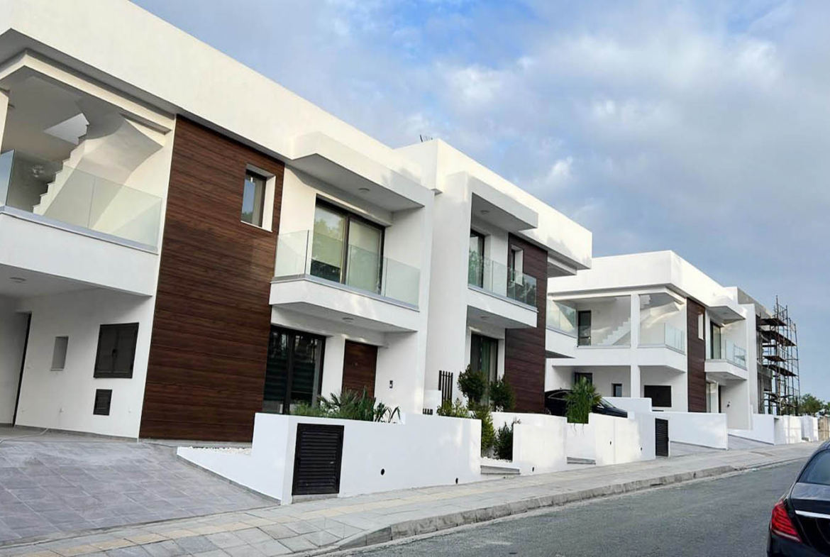 3-Bedroom Villa with a Private Swimming Pool and Panoramic Roof Terrace