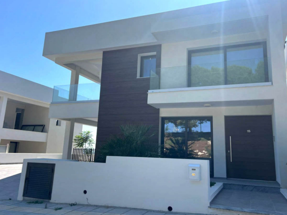 New 3-Bedroom Villa, Swimming Pool, Roof Terrace