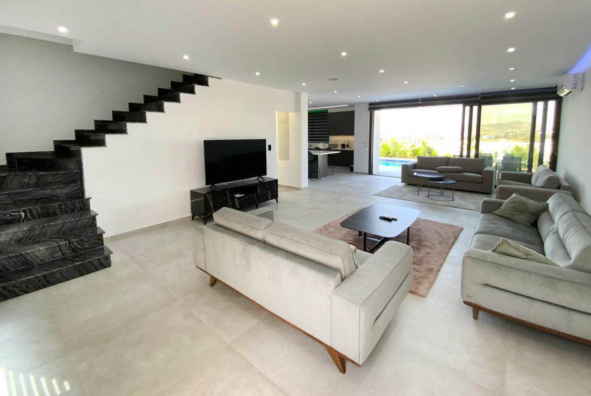 3-Bedroom Villa with a Private Swimming Pool and Panoramic Roof Terrace
