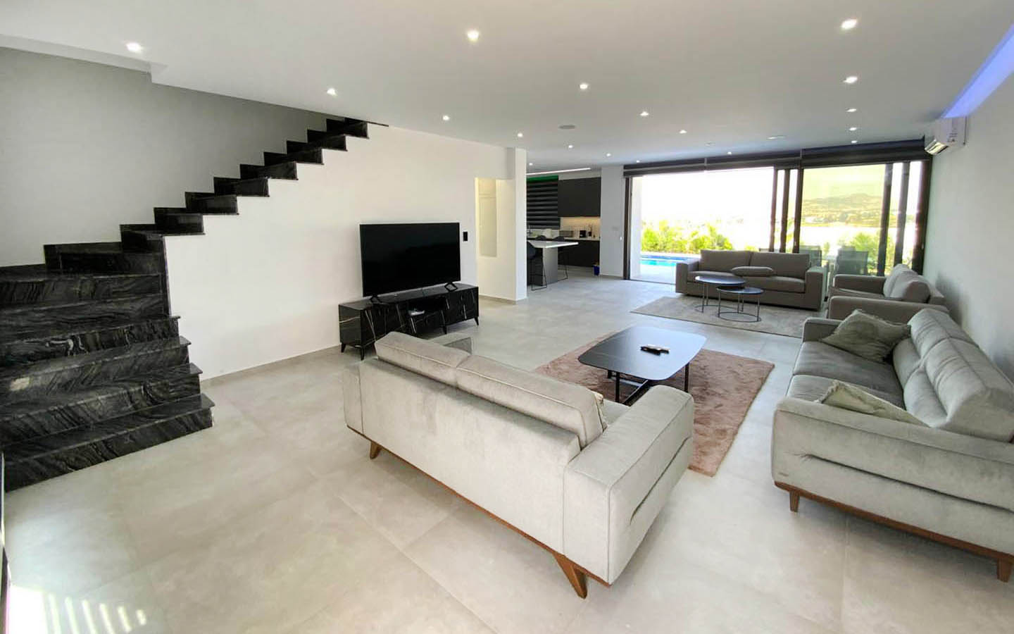 3-Bedroom Villa with a Private Swimming Pool and Panoramic Roof Terrace