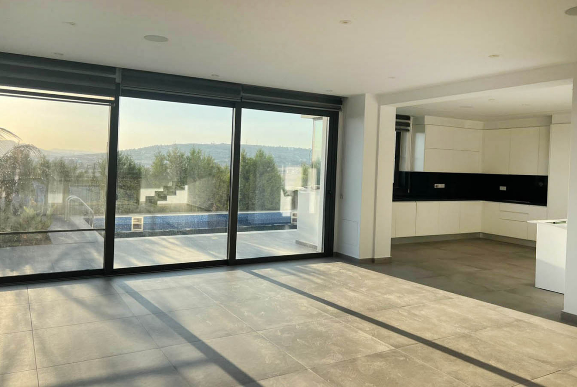 New 3-Bedroom Villa, Swimming Pool, Roof Terrace
