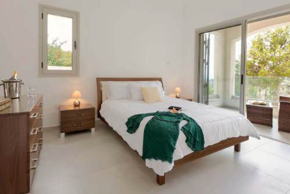 4-Bedroom Villa with the Atmosphere of Peaceful Countryside Living