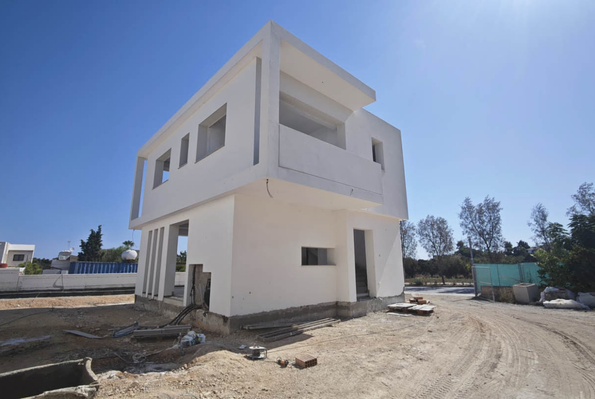 Modern 3-Bedroom Villa near the famous beaches