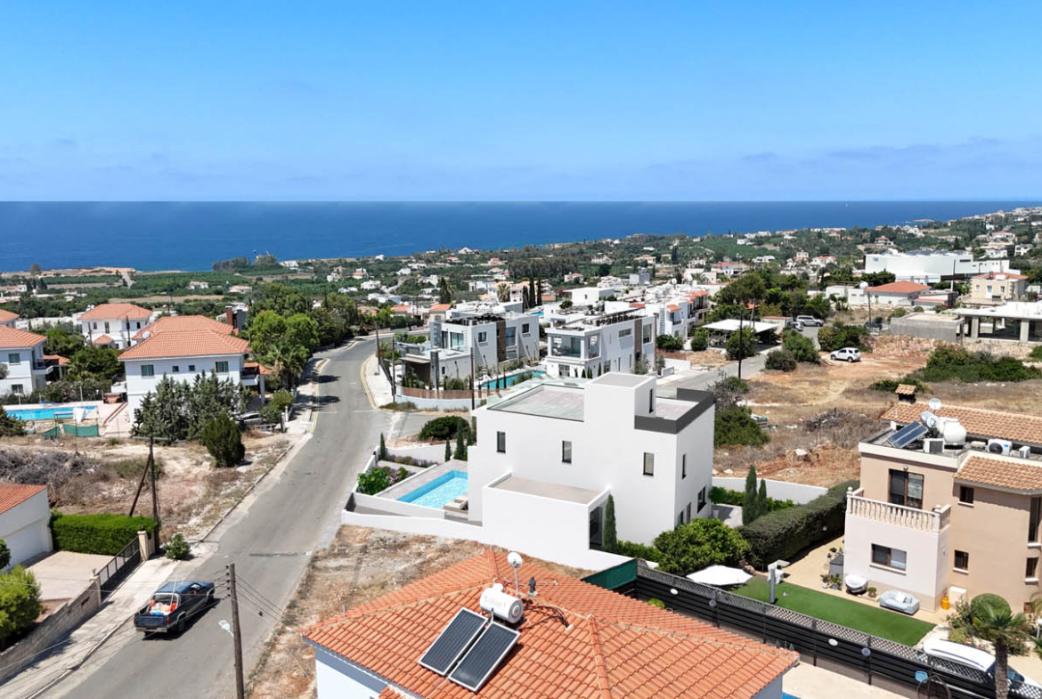 Modern 4-Bedroom Villa with a Private Pool and Sea View