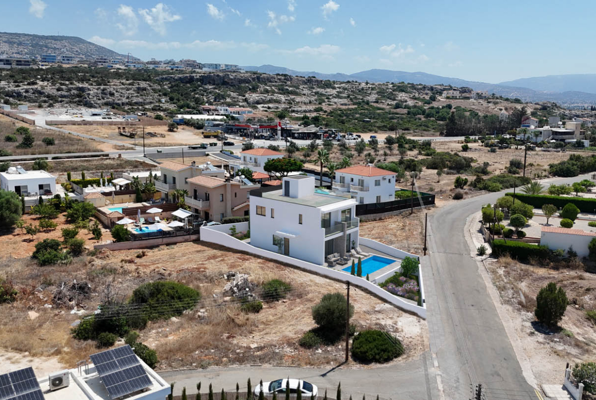 Modern 4-Bedroom Villa with a Private Pool and Sea View