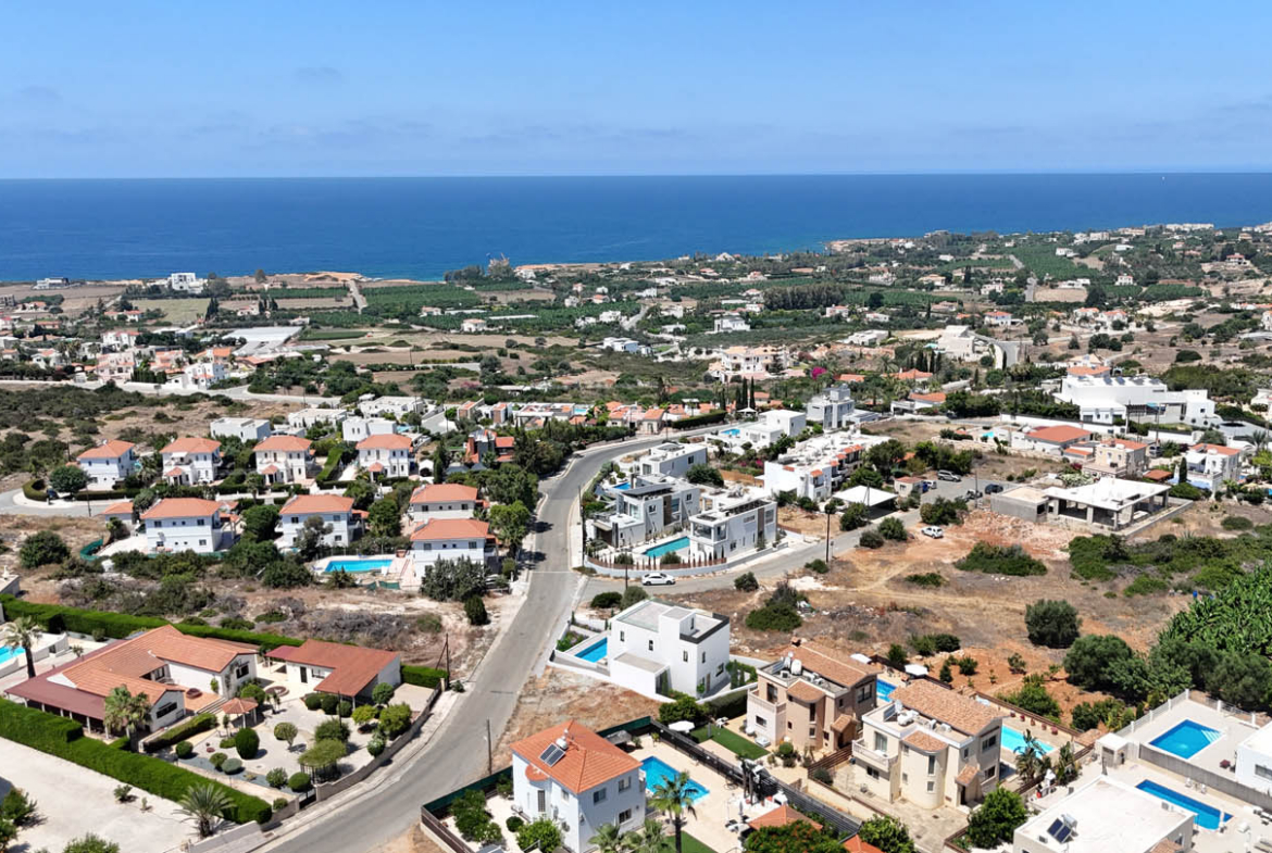 Modern 4-Bedroom Villa with a Private Pool and Sea View