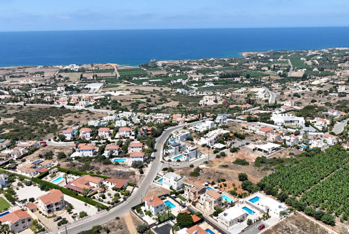 Modern 4-Bedroom Villa with a Private Pool and Sea View