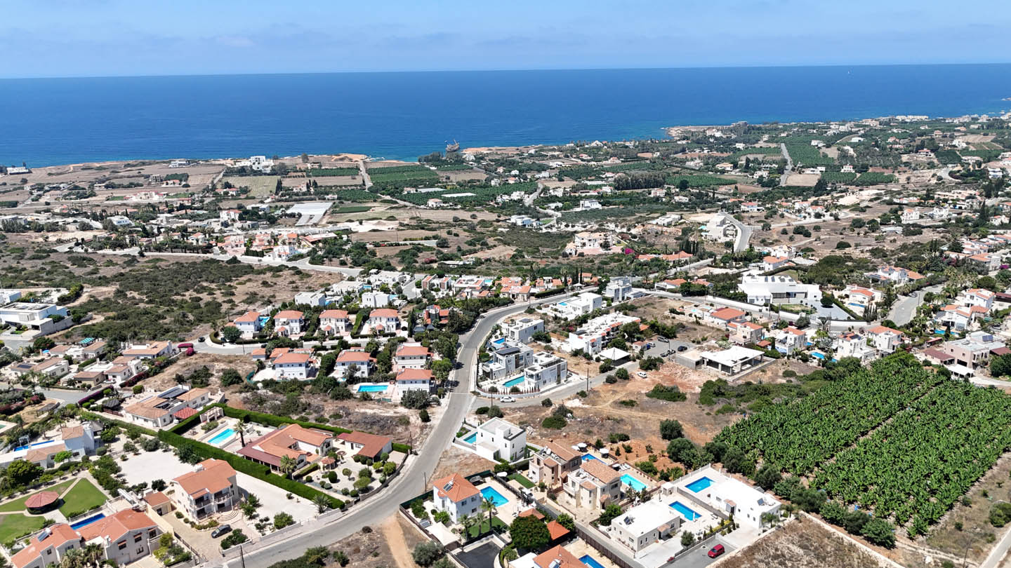 Modern 4-Bedroom Villa with a Private Pool and Sea View