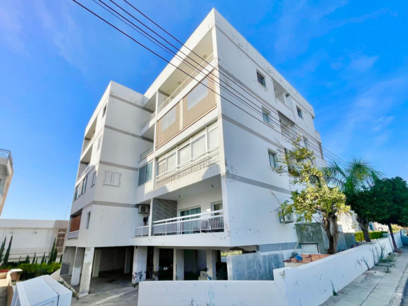 Three-Bedroom Apartment with Three Balconies and Sea Views