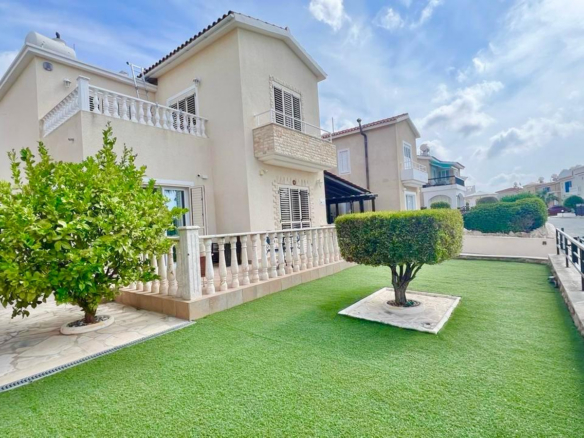 Two-bedroom villa with a private garden and communal swimming pool