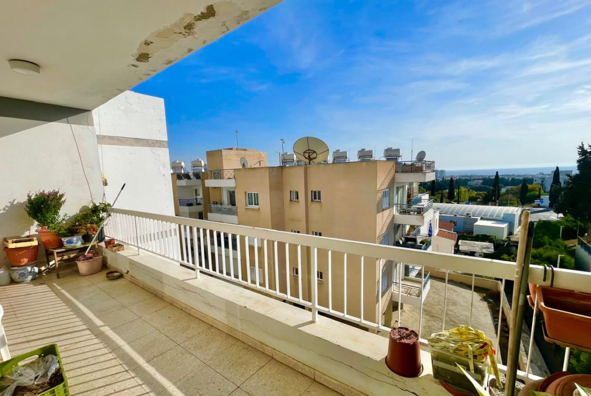 Three-Bedroom Apartment with Three Balconies and Sea Views