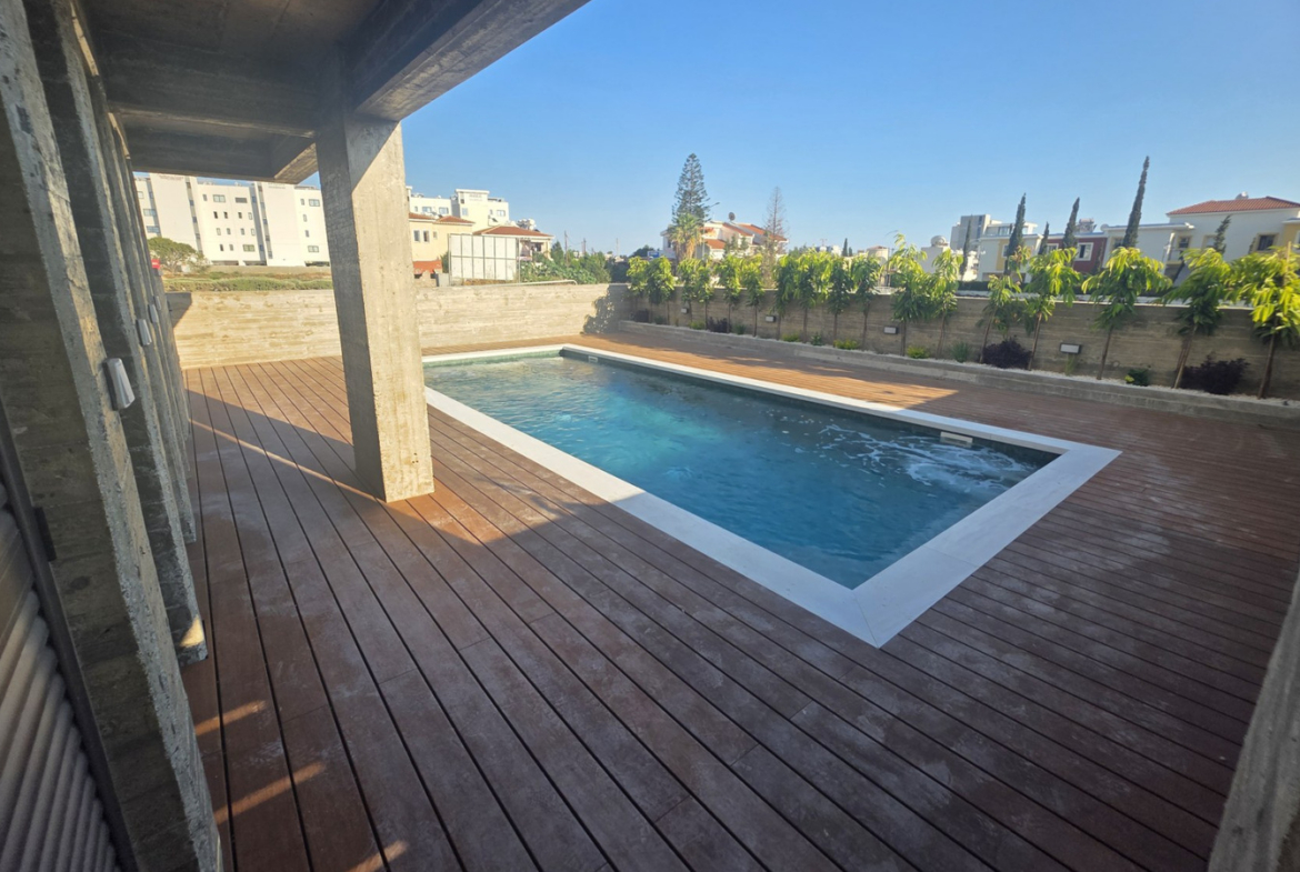 Three-bedroom penthouse with spacious roof terrace