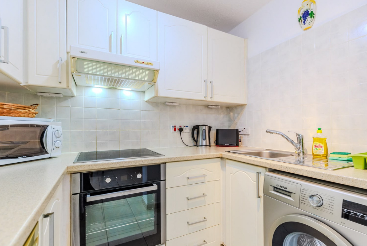 2-Bedroom Ground Apartment in Prestige Gated complex, Tombs of Kings
