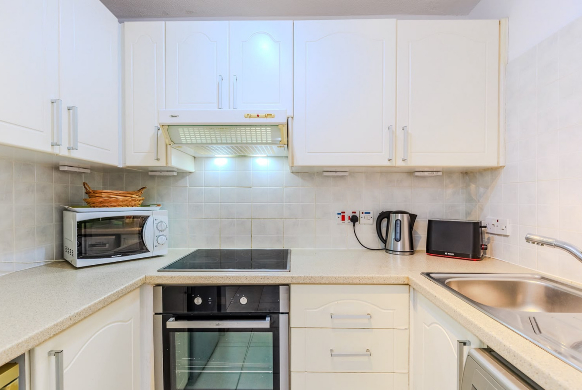 2-Bedroom Ground Apartment in Prestige Gated complex, Tombs of Kings