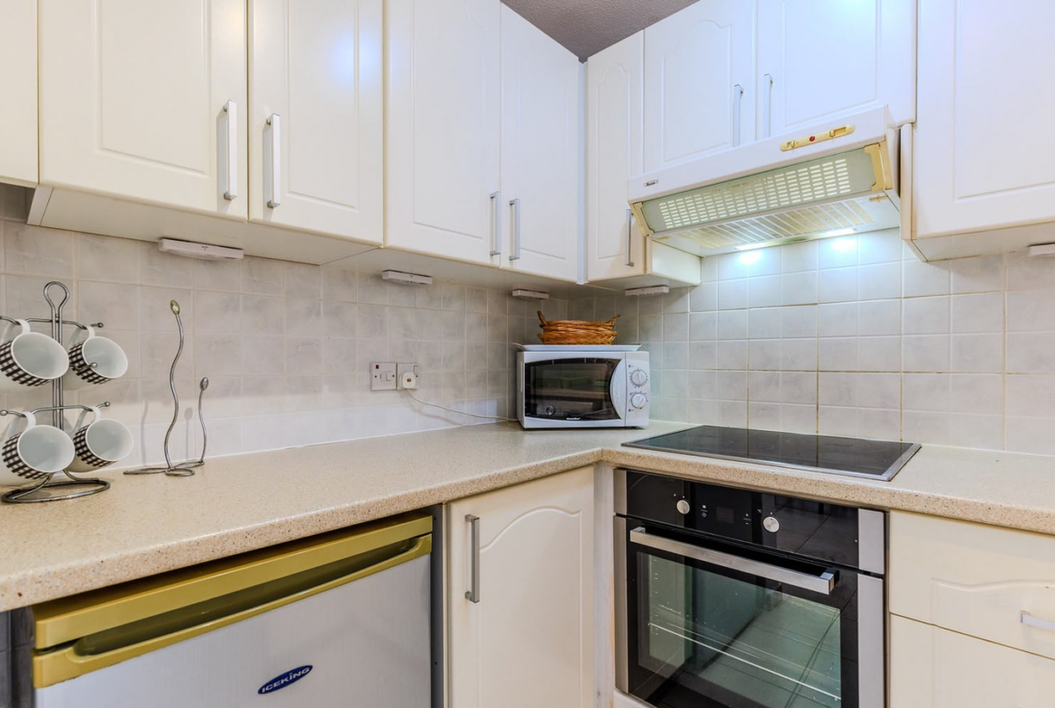 2-Bedroom Ground Apartment in Prestige Gated complex, Tombs of Kings