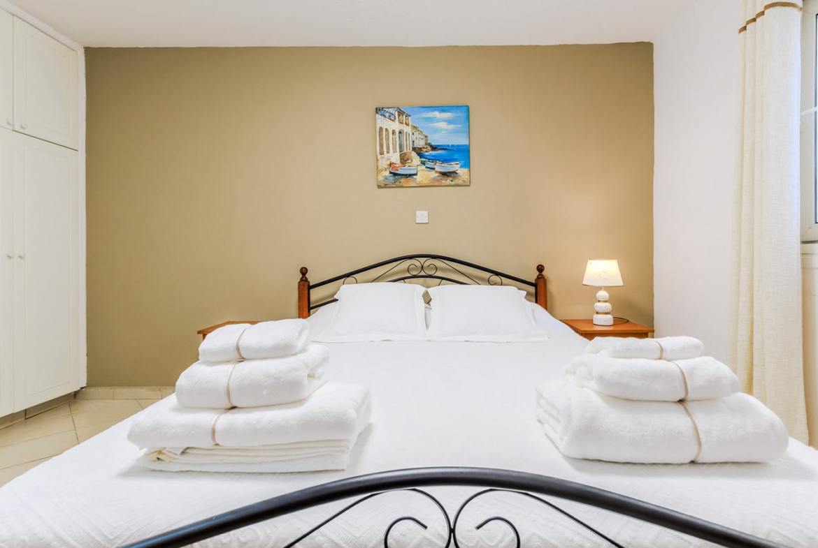 2-Bedroom Ground Apartment in Prestige Gated complex, Tombs of Kings