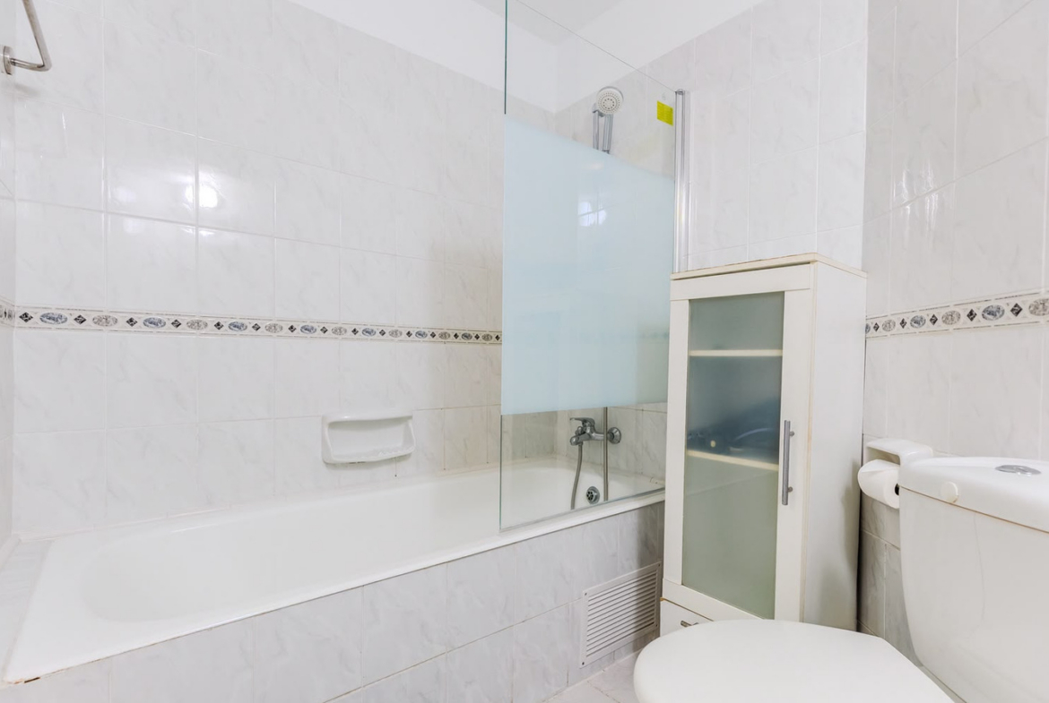2-Bedroom Ground Apartment in Prestige Gated complex, Tombs of Kings